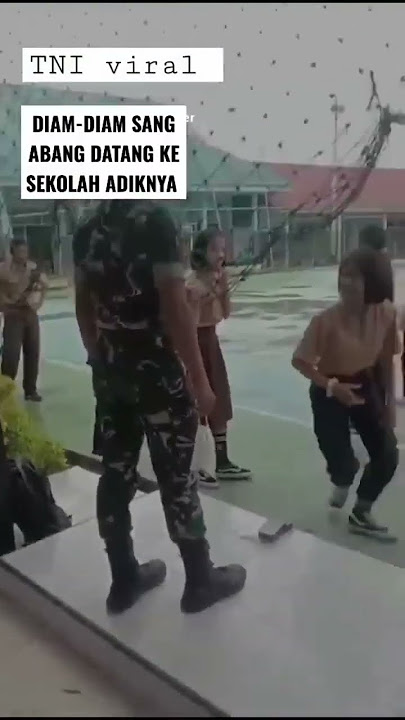 momen terhatu kakak datng kesekolah adik untiuk suprain#shorrtvideo #viral #kakaadek #tni