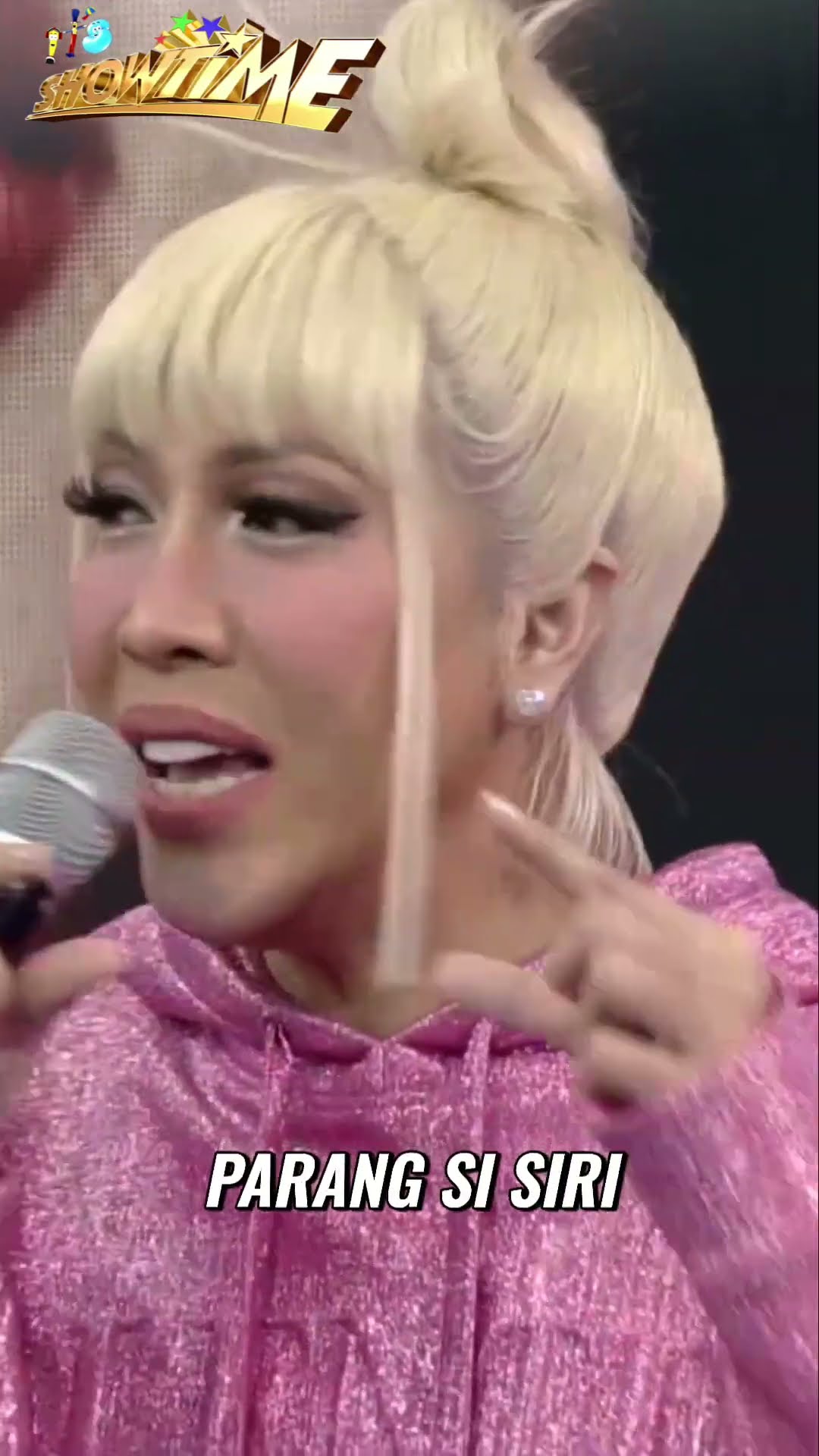 Meme Vice, bumilib sa mala-Siri voice ni Rita! #shorts | It’s Showtime