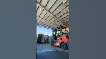 Love a good Timelapse 🥰 #music #warehousing #timelapese #forklift #palletwrappingmachine