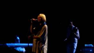 Sia - Distractions (a Zero 7 song), Live in Copenhagen