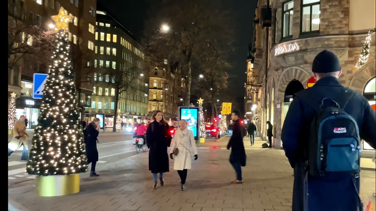 Stockholm Walks: Christmas lights and street life in central city. Birger Jarlsgatan - Skeppsbron.