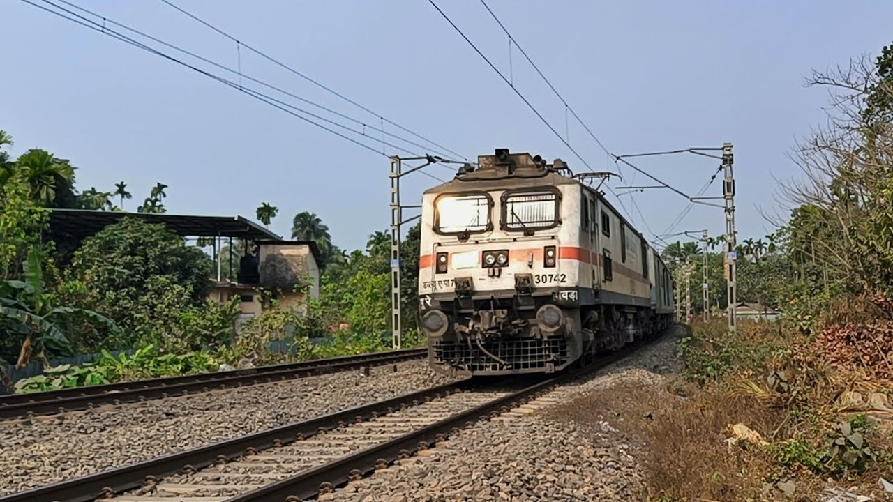 12377 UP Sealdah - New Alipurduar Padatik Express With Howrah P-7 ...