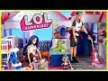 Familia LOL Punk Boi Rutina de limpieza y Decoracion de Navidad en Mansion de Barbie