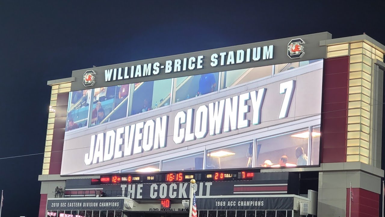 Jadeveon Clowney's jersey officially retired in halftime ceremony