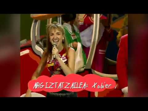 Txirri, Mirri eta Txiribiton Kursaalean "Zapi zuria" abesten (BARRE BUSA, 2001)