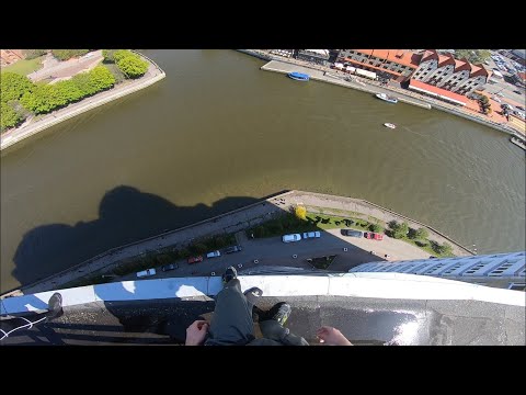 BASE jump. Рыбная деревня, Калининград. Прыжок с крыши 16 этажного дома на приводнение