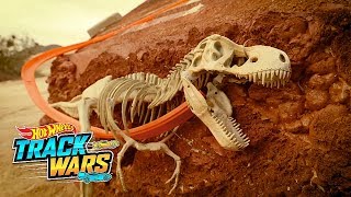 Война трасс: Hot Wheels в Парке Юрского периода | @HotWheelsRussia 3+