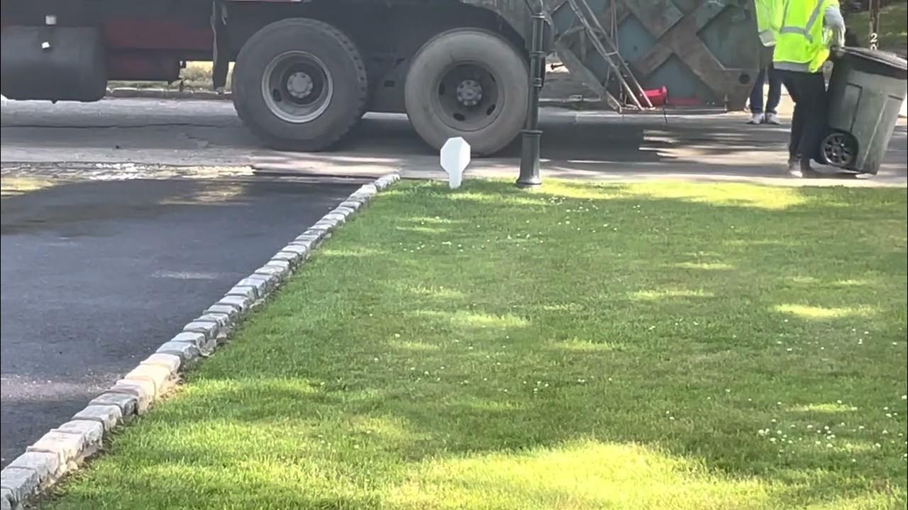 Town of Brookhaven CCC McNeilus Garbage Truck B1/C1 Picking Up the