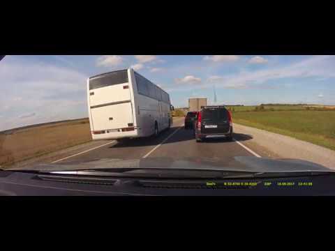 Автобус B973XY78 выезжает