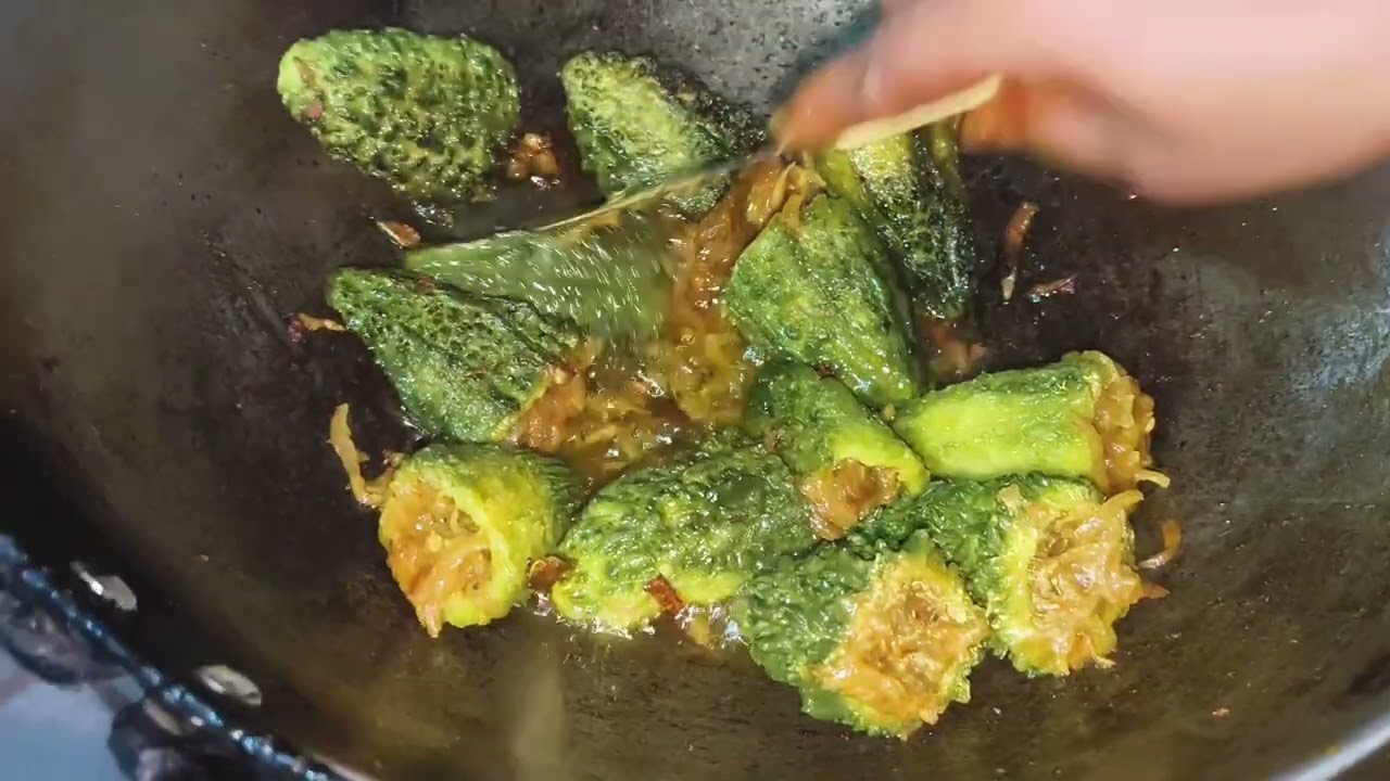 Karela ka bharwa khana chahie kaise banaya jata bol ke dikhao 😂😂😀