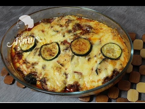 Zucchini-Auflauf mit einer Füllung aus Hackfleisch, Reis und frischen Tomaten  macht lange satt und . 