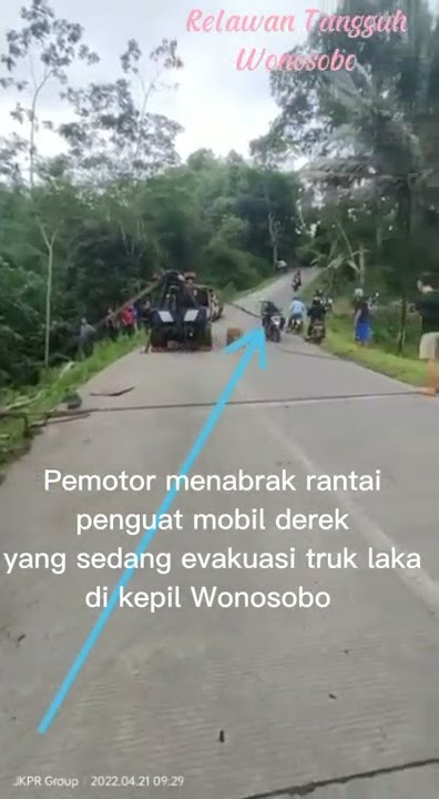 Pemotor menabrak Rantai Penguat Mobil Derek Sa'at sedang evakuasi #short