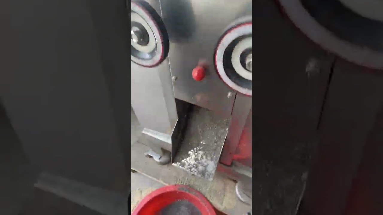 Roller Mill Grinder Sesame Peanut Almond Flour Mill Powder Making Machine Price