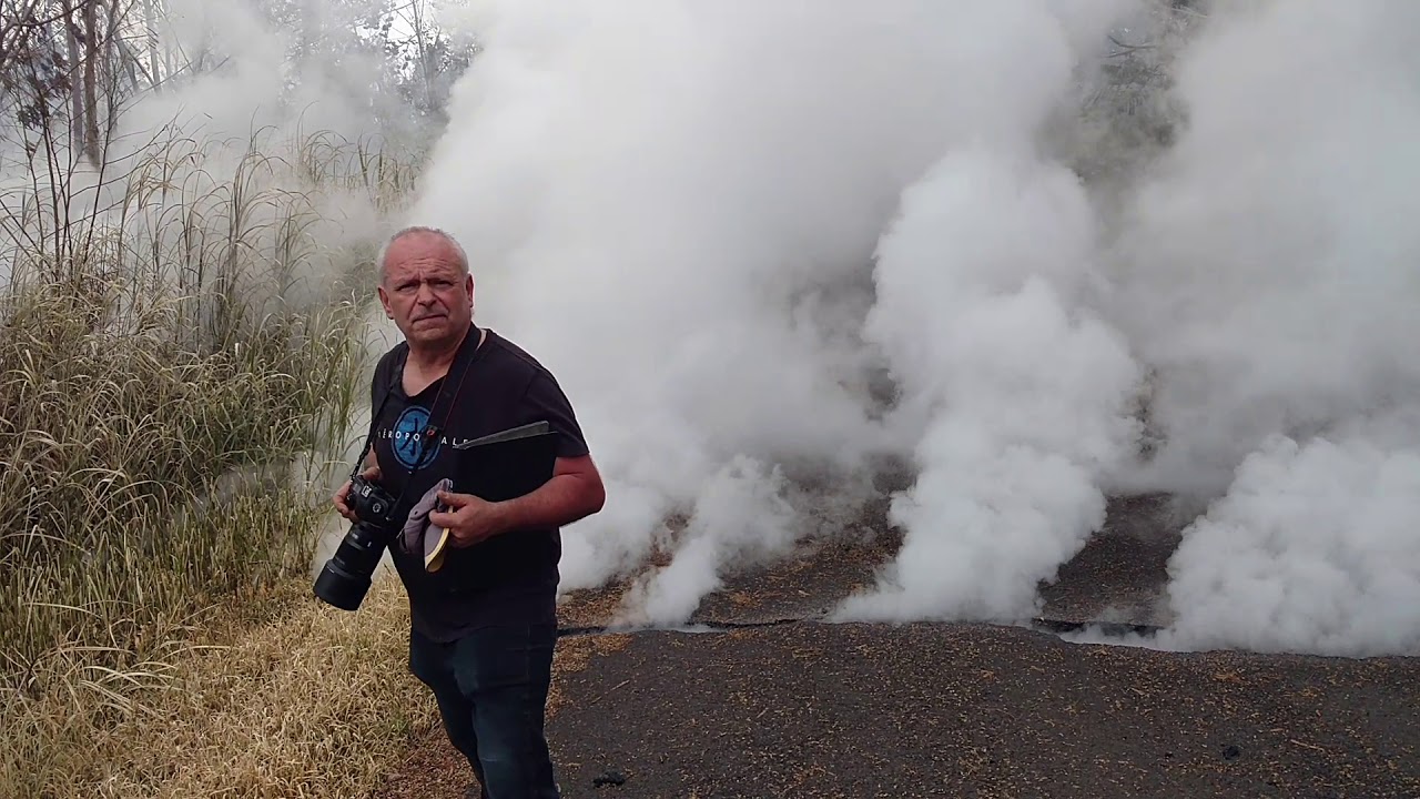 Hawaii Kilauea Volcano New lava fissure 2:40 PM May 8 2018 Leilani Estates