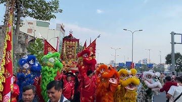 Lễ Hội Nguyên Tiêu Quận 5 năm 2025. Vài phút trước khi diễn ra diễu hành chính thức.