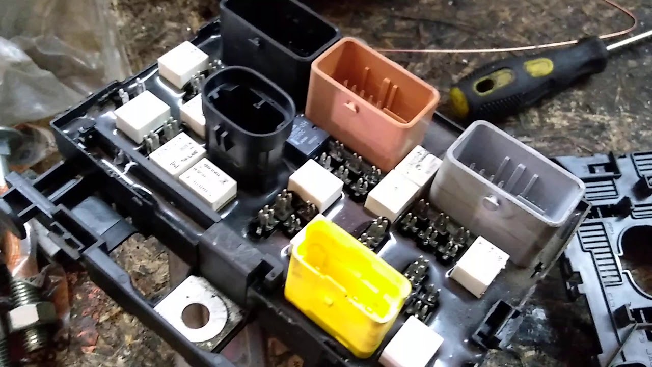 ситроен с3 перегорает предохранитель на стартер - YouTube