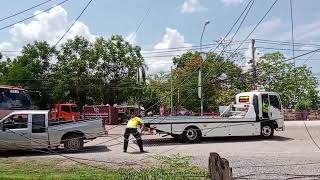 อุบัติเหตุรถกระบะชนเสาไฟฟ้า คนขับปลอดภัยแต่เสาไฟฟ้าร้าว อ.ทุ่งเสลี่ยม จ.สุโขทัย