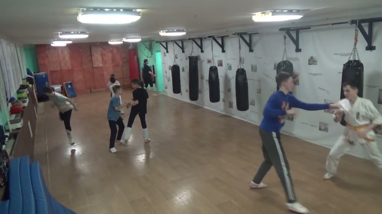 Тренировка 20 20 20 видео. Юные Гладиаторы Зеленоград. Залом. Июль тренировки. Тренировка пресса каратисты дети.