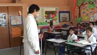 IMÁGENES DE INSERT SAMUEL LÓPEZ MAESTRO NO VIDENTE DANDO CLASE