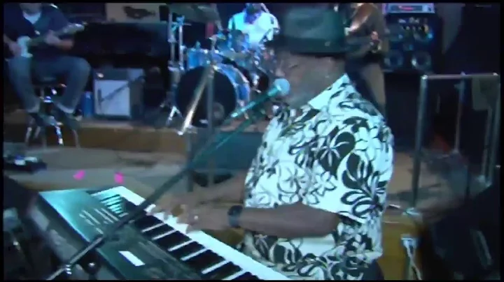 Ronnie Hicks & Masheen Co. :: Live at Rosa's Lounge