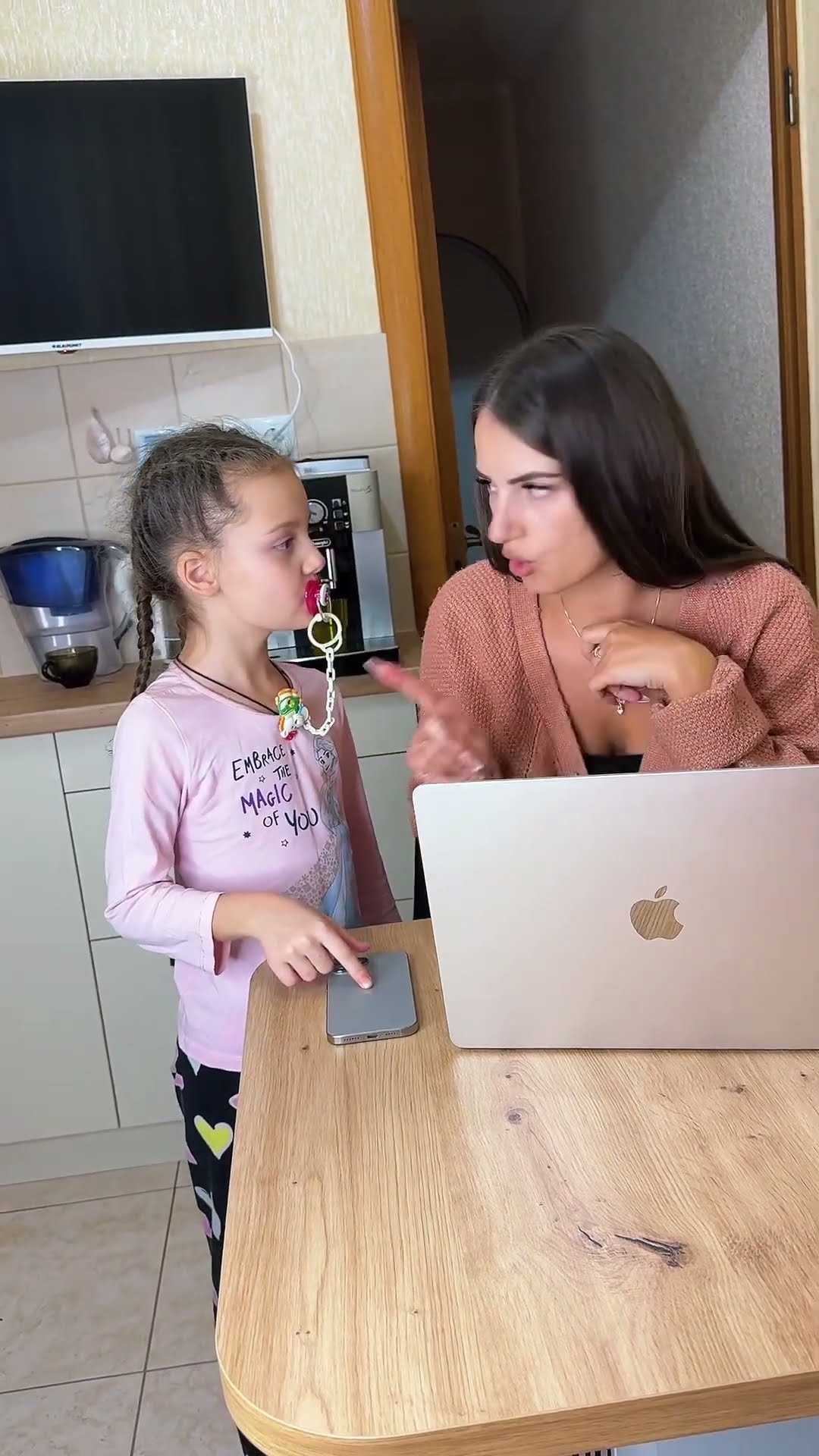 No IPhone No MacBook by Secret Vlog