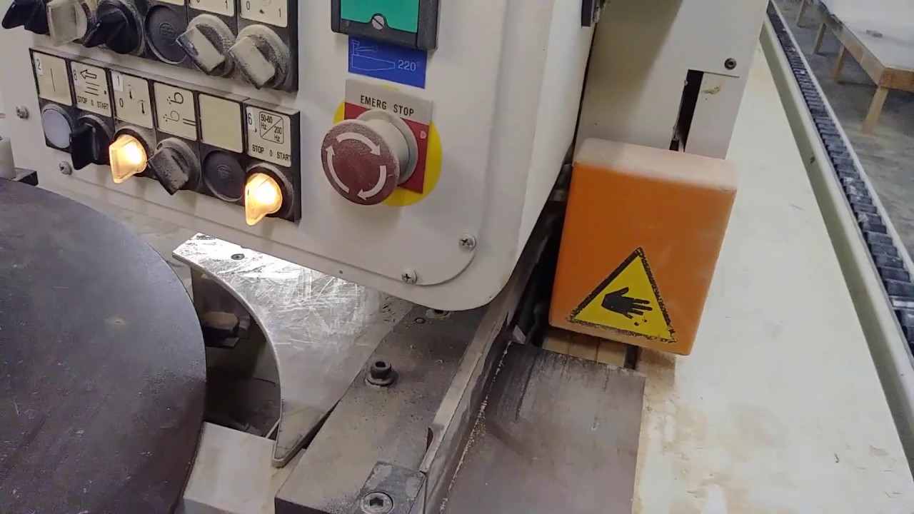 Enchapadora (EDGEbanding) SCMI Olimpic K203 hace ruido como de golpes cuando se hecha a andar