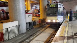 輕鐵507(第三期列車1096+1100) 準備駛入 一 屯門碼頭總站 (六號月台)