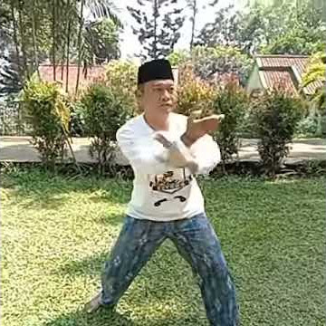 KETUE SANGGAR SI PITUNG JALANIN JURUS CINGKRIK.