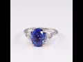 Bague saphir bleu couleur exceptionnelle sur berceau en or rose accompagn de 2 tailles triangles