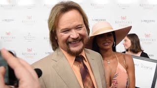 'We just love it here.' Travis Tritt on the 2019 Kentucky Derby Red Carpet