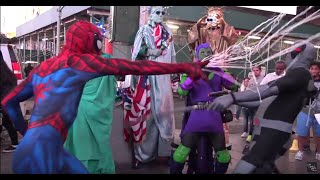 Spider-Man VS Deadpool in Times Square