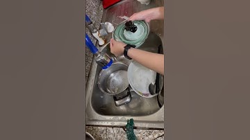 Chỉ cho các bạn cách rửa chén giúp mẹ nhé !