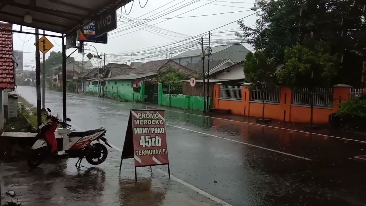 Hujan Deras Negeri Sebrang 