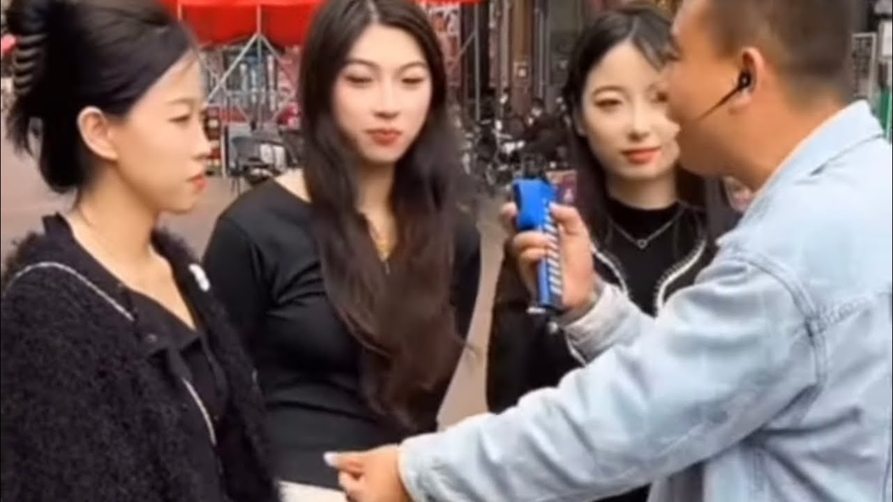 元帅户外搞笑与美女互动