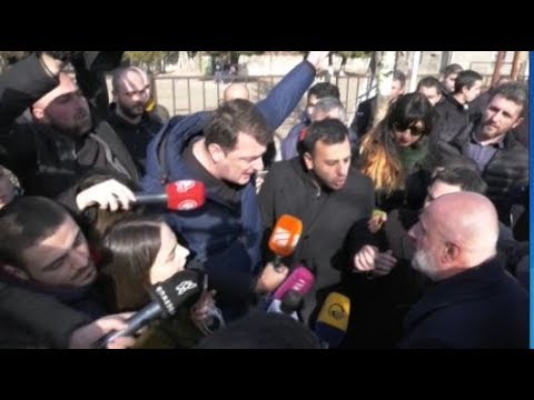 მონები თქვენ ხართ - „შეცვალეს“ აქტივისტებს კალაძესთან მიახლოების საშუალება არ მისცეს