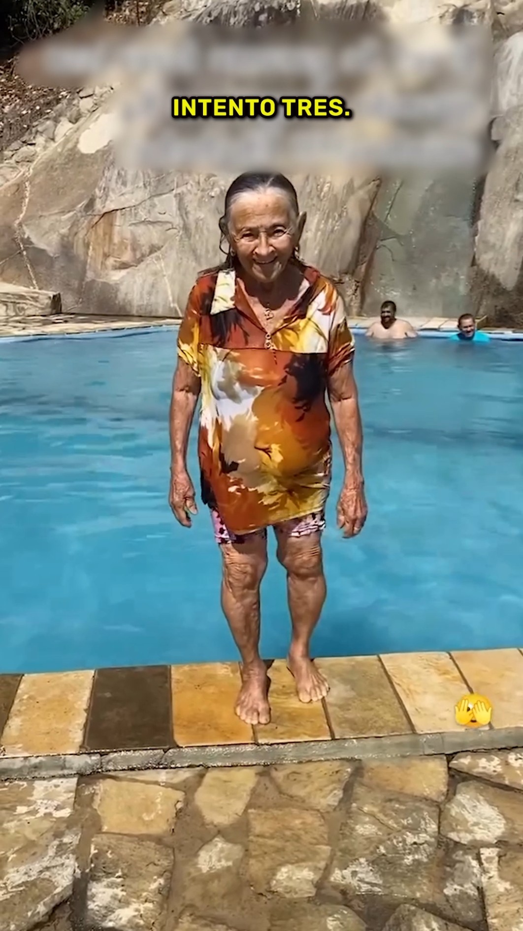 ¡Abuela de 84 años hace lo imposible! ??