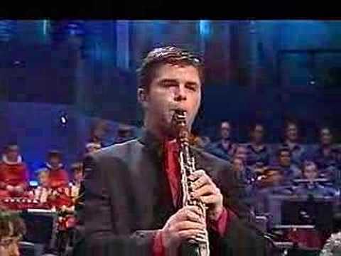 Julian Bliss plays Mozart clarinet concerto (Adagio)