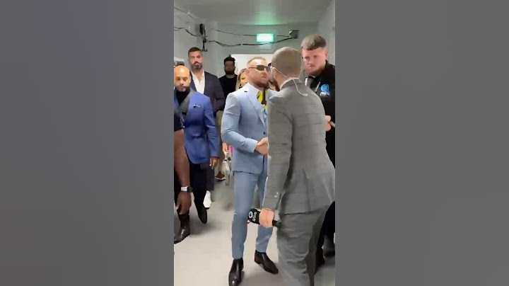 McGregor hits Ariel with the shoulder strike 😅 #conormcgregor