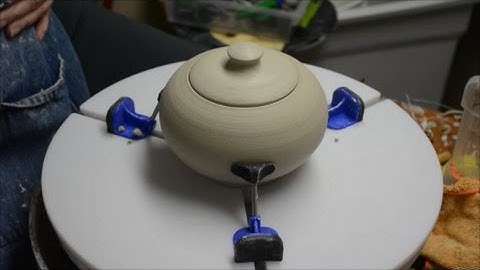 Demonstration of throwing 2 types of lids on the potter