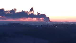 горит нефтенакопитель в результате атаки беспилотника на Курск 06122022