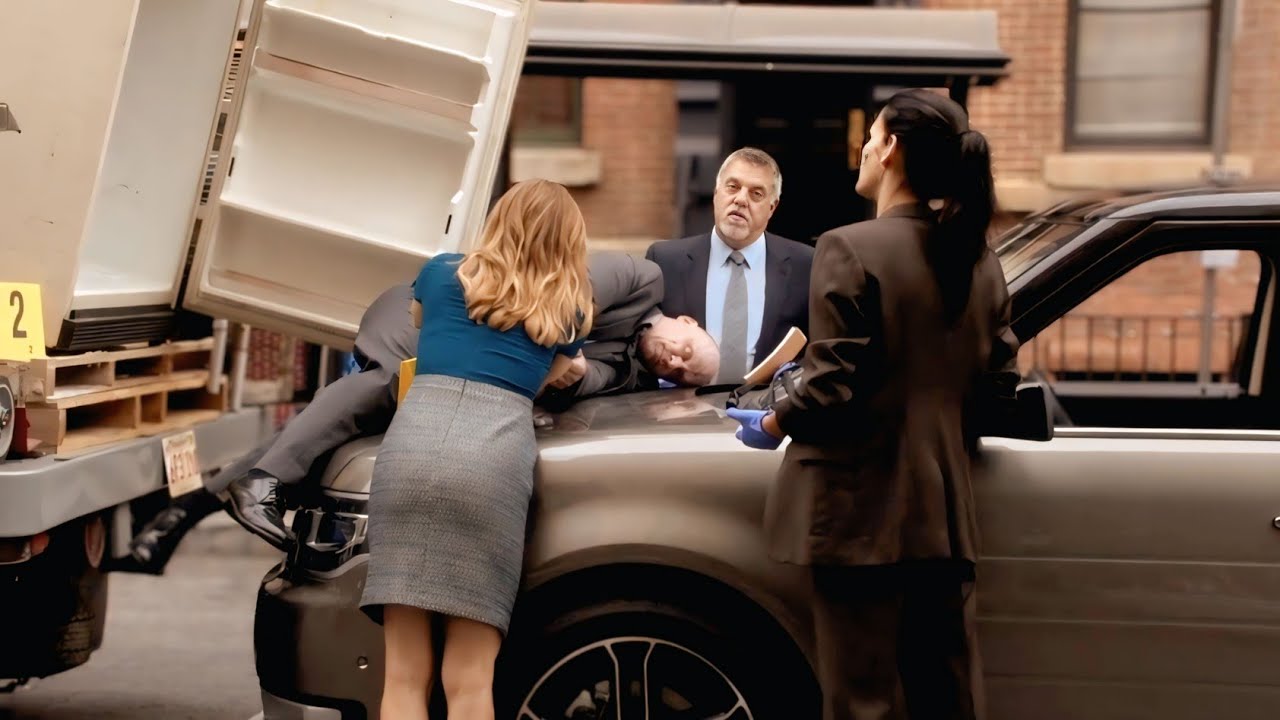 جريمة لشاب وقع من ثلاجة علي عربية بأشارة المرور وبيكتشفوا آثار طباعة علي صدره بتظهر حقيقته وسر موته 