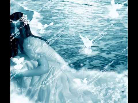 هيا بتتغنج ع الكل 