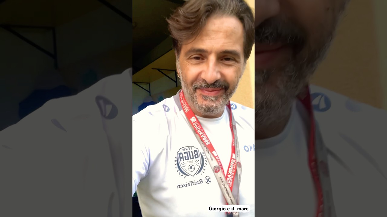 ⁣#giorgioeilmare nella sua versione #allenatore di #calcio ma pesto di torna in #barcaavela
