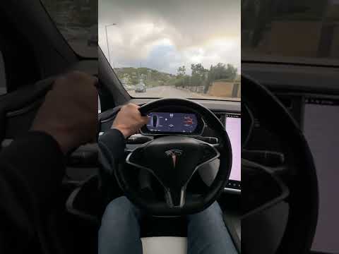 Βίντεο: Η Tesla καταγράφει ατυχήματα;