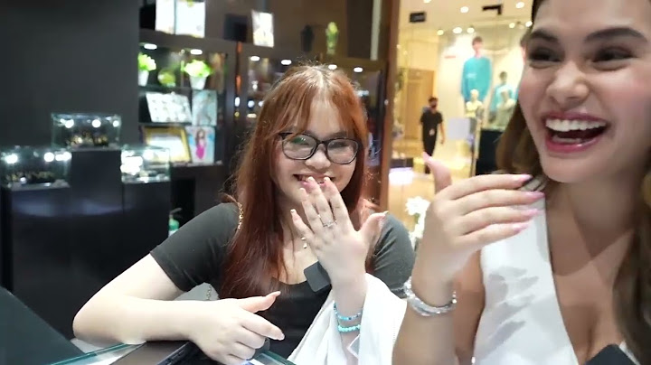 Cashier picks credit card Prank kay Mona!
