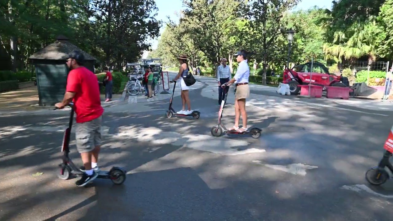 Electric scooters in Sevilla : 4K Widescreen.