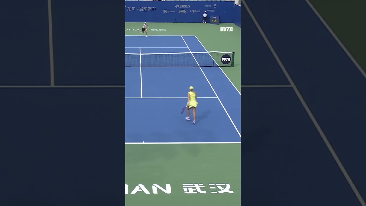 Diana Shnaider looking to close out her match against Putintseva in Wuhan.#dongfengvoyahwuhanopen