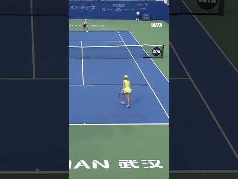 Diana Shnaider looking to close out her match against Putintseva in Wuhan.#dongfengvoyahwuhanopen