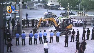 【1818黄金眼】厂房租了20年，新房东接手先修路？
