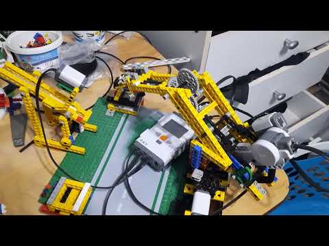 Lego 8094 NXT automated picker
